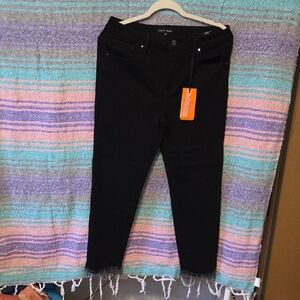 Elegant Black Cropped Women's Jeans